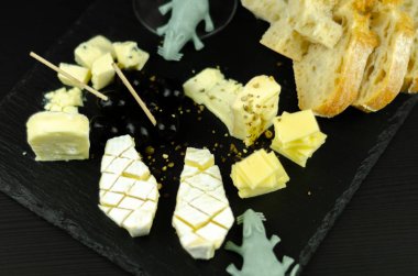 Bir Cadılar Bayramı partisi, korkunç gıda, eğlence için özel bir form peynir bir dizi servis