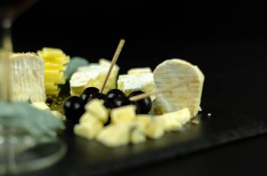 Bir Cadılar Bayramı partisi, korkunç gıda, eğlence için özel bir form peynir bir dizi servis