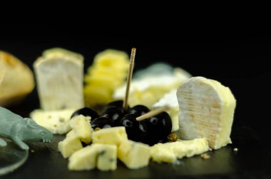 Bir Cadılar Bayramı partisi, korkunç gıda, eğlence için özel bir form peynir bir dizi servis