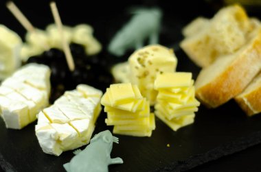 Bir Cadılar Bayramı partisi, korkunç gıda, eğlence için özel bir form peynir bir dizi servis