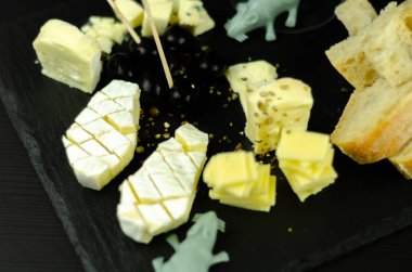 Bir Cadılar Bayramı partisi, korkunç gıda, eğlence için özel bir form peynir bir dizi servis