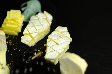 Bir Cadılar Bayramı partisi, korkunç gıda, eğlence için özel bir form peynir bir dizi servis