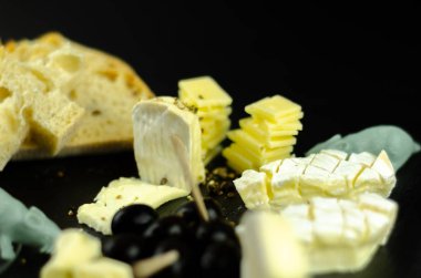 Bir Cadılar Bayramı partisi, korkunç gıda, eğlence için özel bir form peynir bir dizi servis