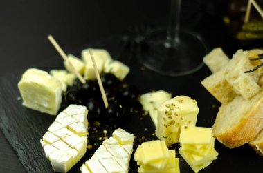 Bir Cadılar Bayramı partisi, korkunç gıda, eğlence için özel bir form peynir bir dizi servis