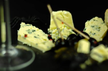 Bir Cadılar Bayramı partisi, korkunç gıda, eğlence için özel bir form peynir bir dizi servis