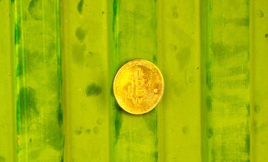 Kripto Döviz altın Bitcoin, Btc, makro çekim Bitcoin metal arka planda, bitcoin incelemesi kavramı paralar.