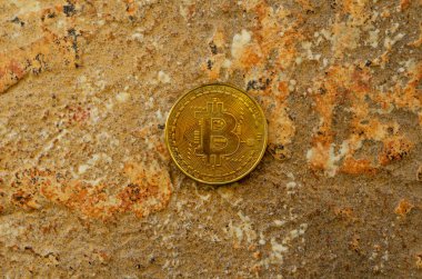 Kripto Döviz altın Bitcoin, Btc, Bitcoin makro çekim kaya arka planda, bitcoin incelemesi kavramı paralar.