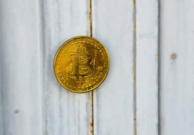 Kripto Döviz altın Bitcoin, Btc, makro çekim Bitcoin metal arka planda, bitcoin incelemesi kavramı paralar.