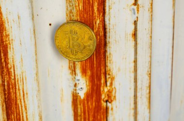 Kripto Döviz altın Bitcoin, Btc, makro çekim Bitcoin metal arka planda, bitcoin incelemesi kavramı paralar.