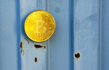 Kripto Döviz altın Bitcoin, Btc, makro çekim Bitcoin metal arka planda, bitcoin incelemesi kavramı paralar.