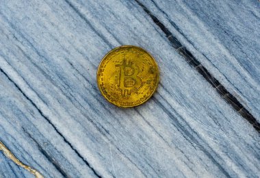 Kripto Döviz altın Bitcoin, Btc, Bitcoin makro çekim kaya arka planda, bitcoin incelemesi kavramı paralar.