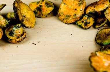 Kanlı süt kap (Lactarius sanguifluus) mantar, Güney Avrupa, orman ürünleri ünlü mantar