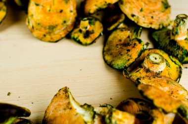 Kanlı süt kap (Lactarius sanguifluus) mantar, Güney Avrupa, orman ürünleri ünlü mantar