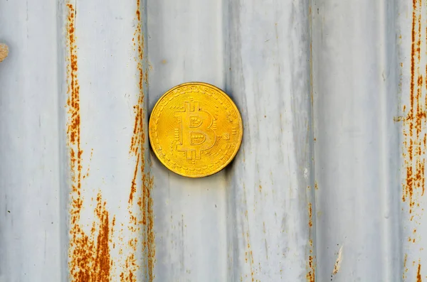 Kripto Döviz altın Bitcoin, Btc, makro çekim Bitcoin metal arka planda, bitcoin incelemesi kavramı paralar.