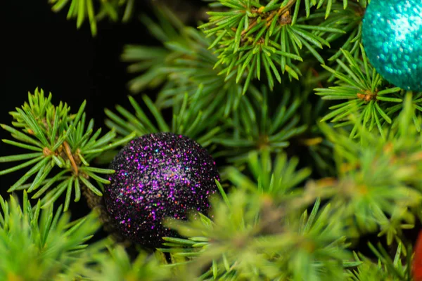 Albero Natale Ramo Palle Primo Piano Decorazioni Natalizie Sfondo Vacanza — Foto Stock