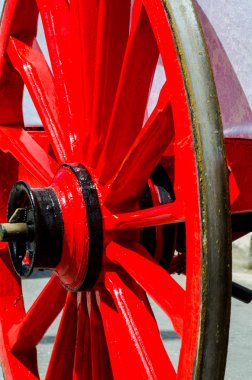 Eski paslı daire tekerlek ayrıntılı bir araba, eski bir İspanyol sepeti, geleneksel bir unsuru ile vintage