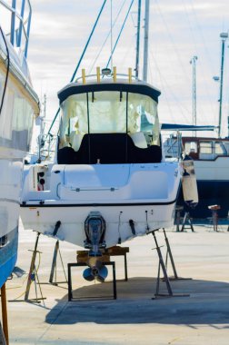 Stand, sahilde tekne yat, lüks gemi, bakım ve park yeri tekne, deniz sanayi adına yakın