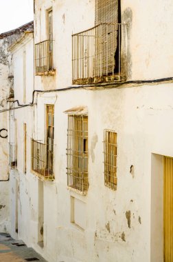 binalar, İspanyol mimari, tarihi kent merkezine beyaz cephe ile güzel ve pitoresk dar sokak