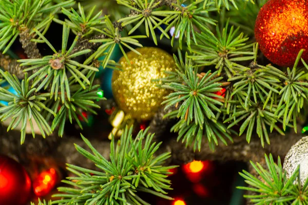 Christmas Tree Branch Ballen Close Voor Xmas Decoratie Vakantiewoningen Achtergrond — Stockfoto