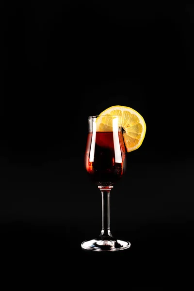 Red Refreshing Cocktail Prepared Bartender Black Background Party Night — Stock Photo, Image