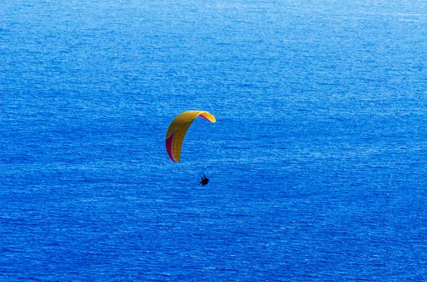 Paraglider Flying Sky Free Time Spent Actively Wonderful Experiences Vacation — Stock Photo, Image