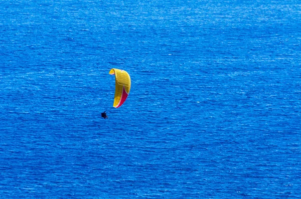 Parapente Voando Céu Tempo Livre Gasto Ativamente Experiências Maravilhosas Férias — Fotografia de Stock