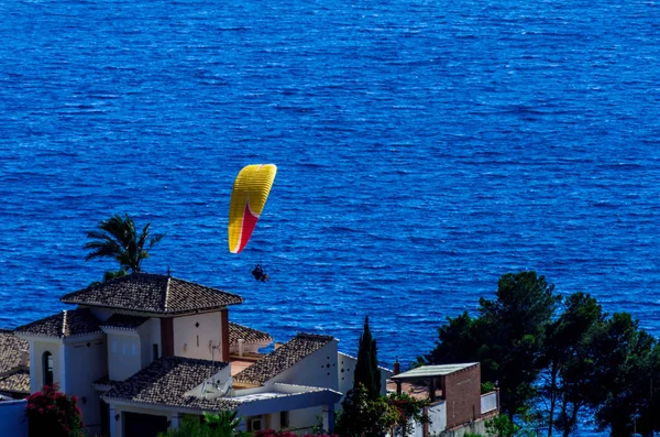 Gleitschirmfliegen Den Himmel Freizeit Verbrachte Aktiv Wunderbare Erlebnisse Urlaub Aktiver — Stockfoto