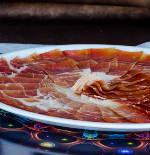 Prato Com Fatias Cortadas Jamon Serrano Presunto Tradicional Espanhol Carne — Fotografia de Stock