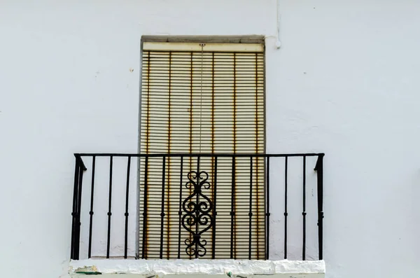 Varanda Elegante Com Corrimão Metal Elemento Arquitetônico Sólido Lugar Descanso — Fotografia de Stock