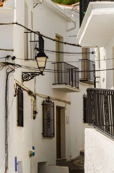 Hermosa Pintoresca Calle Estrecha Con Fachadas Blancas Edificios Arquitectura Española — Foto de Stock