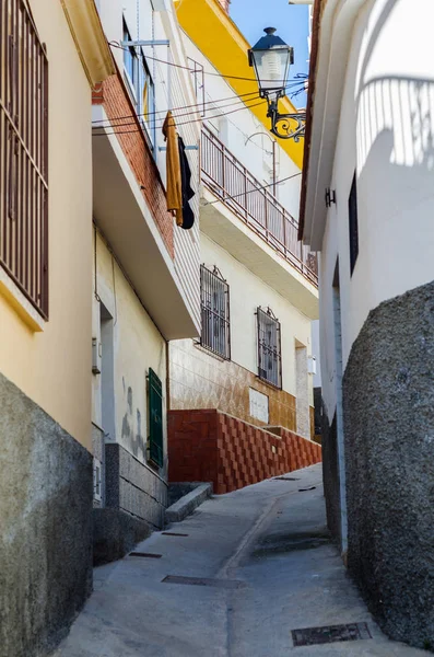 Hermosa Pintoresca Calle Estrecha Con Fachadas Blancas Edificios Arquitectura Española —  Fotos de Stock