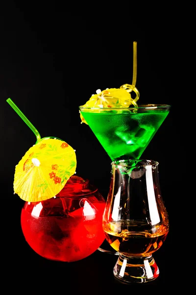 Bebidas Saborosas Coloridas Base Vários Álcoois Xaropes Licores Efeito Único — Fotografia de Stock