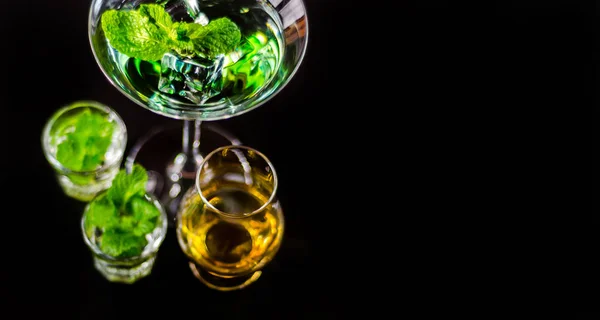 Whisky Malta Simple Vaso Licor Menta Verde Refrescante Juego Bebidas — Foto de Stock