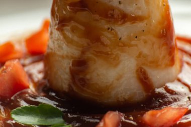 bir portre bir pirinç yemek ve gıda, bir vejetaryen yemek zarif bir bölümünü bir domates tabanlı sos