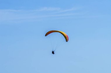 Aktif harika deneyimler tatil, aktif spor gök boş zamanlarında uçan yamaçparaşütü geçirdi