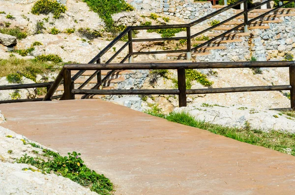 Promenade Bois Long Côte Mer Située Sur Une Falaise Rocheuse — Photo