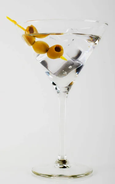 Gin Mit Wermut Glas Auf Weißem Hintergrund Klassischer Cocktail Mit — Stockfoto
