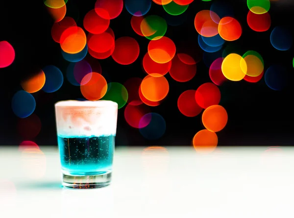 Boisson Noël Dans Verre Sur Fond Bokeh Décoration Noël Bar — Photo