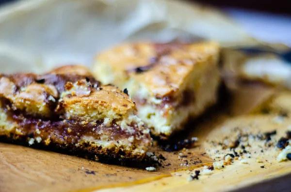 Primer Plano Pastel Miga Relleno Con Mermelada Fresa Delicioso Postre —  Fotos de Stock