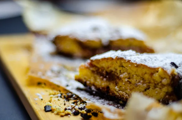 Nahaufnahme Auf Einem Krümelkuchen Mit Erdbeermarmelade Gefüllt Köstliches Dessert — Stockfoto