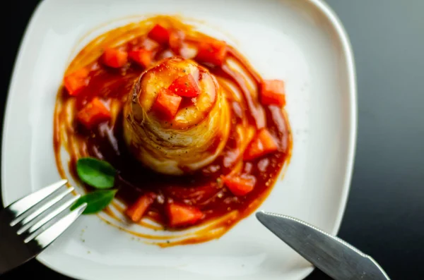 Eine Nahaufnahme Auf Einem Reisgericht Und Einer Tomatensoße Eine Elegante — Stockfoto