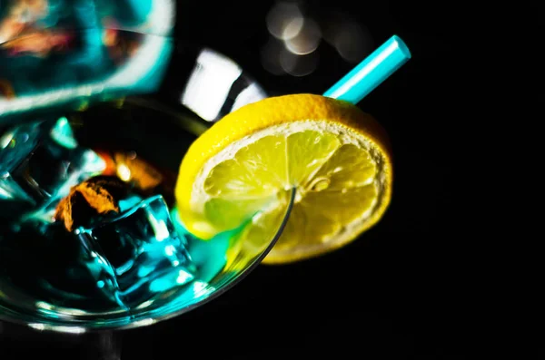 Смачні Барвисті Напої Основі Різних Алкогольних Напоїв Сиропів Лікеро Горілчаних — стокове фото