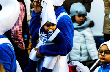 Nerja, İspanya - 10 Şubat 2018, karnaval sokaklarda