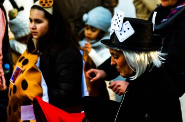 Nerja, İspanya - 10 Şubat 2018, karnaval sokaklarda