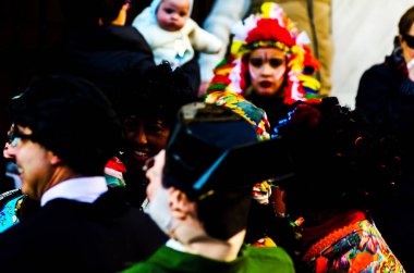 Nerja, İspanya - 10 Şubat 2018, karnaval sokaklarda