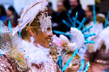 Nerja, İspanya - 10 Şubat 2018, karnaval sokaklarda