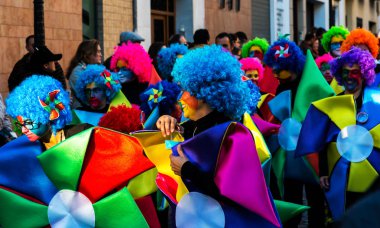Nerja, İspanya - 10 Şubat 2018, karnaval sokaklarda