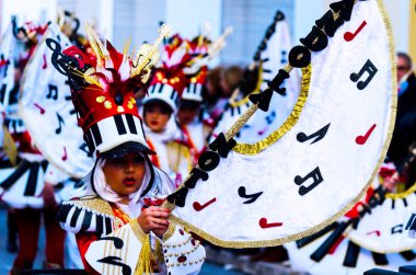 Nerja, İspanya - 10 Şubat 2018, karnaval sokaklarda