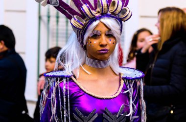 Nerja, İspanya - 10 Şubat 2018, karnaval sokaklarda