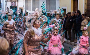 Nerja, İspanya - 10 Şubat 2018, karnaval sokaklarda